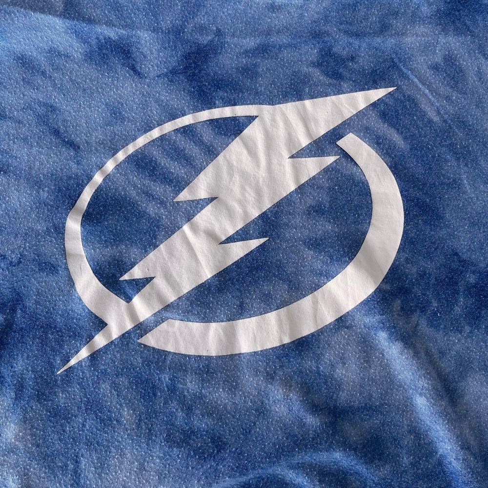 Tampa Bay Lightning Tie-Dye Hoodie Women’s Medium NHL Fan Gear - Picture 3 of 9